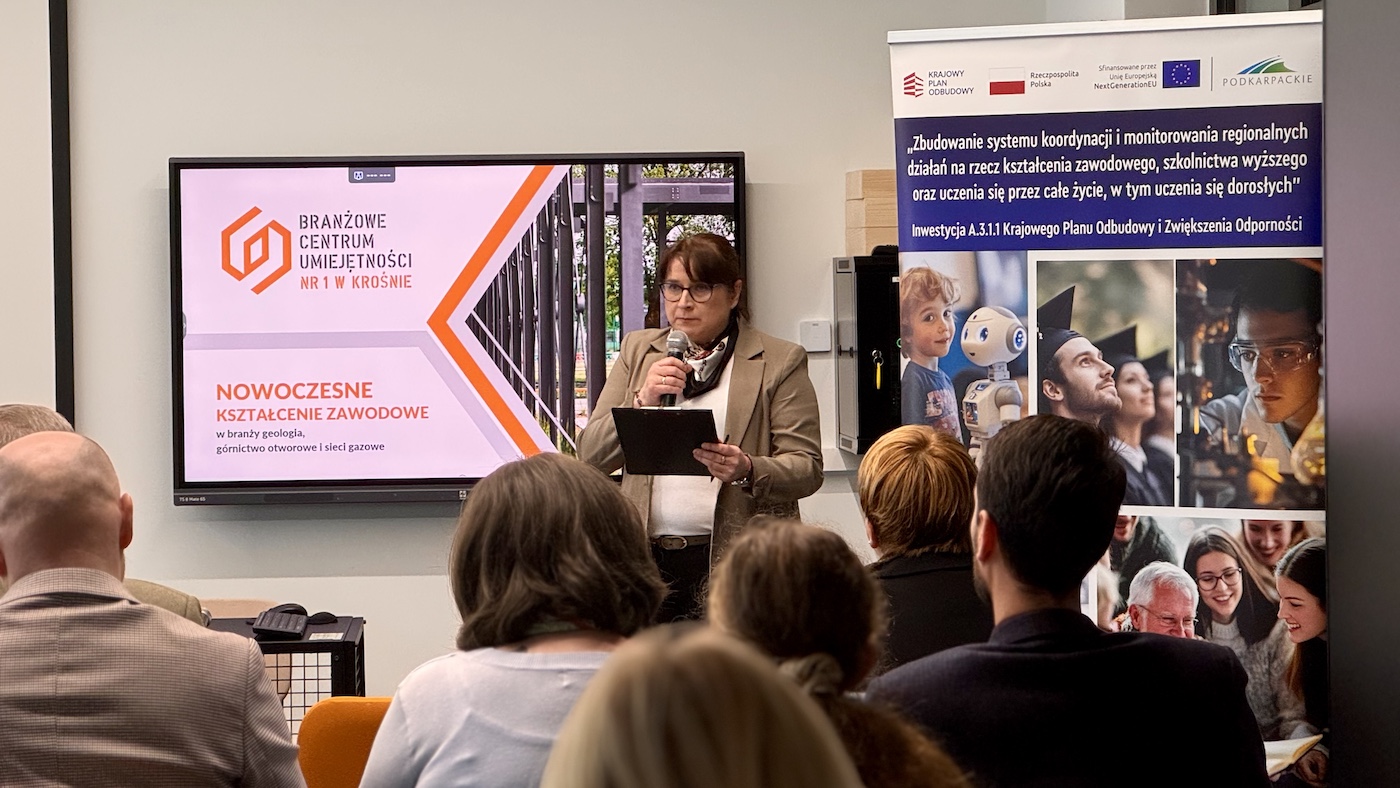 Konferencja pt. „Kształcenie trójsektorowe w praktyce” w Krośnie